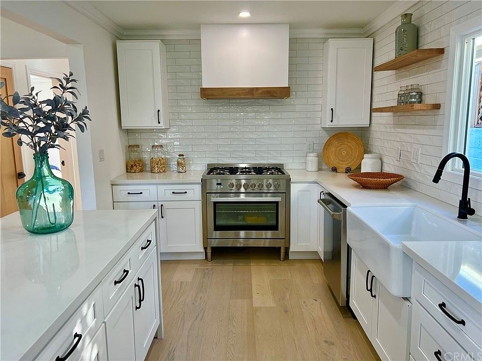 1st image of 421 Marguerite Ave