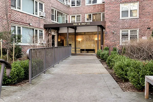Sold by Compass | media 18