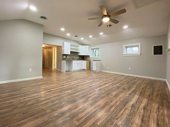 5th image of 256 Akron St
