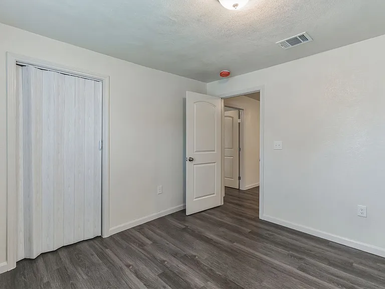 101 W Schreiner St — Photo 21