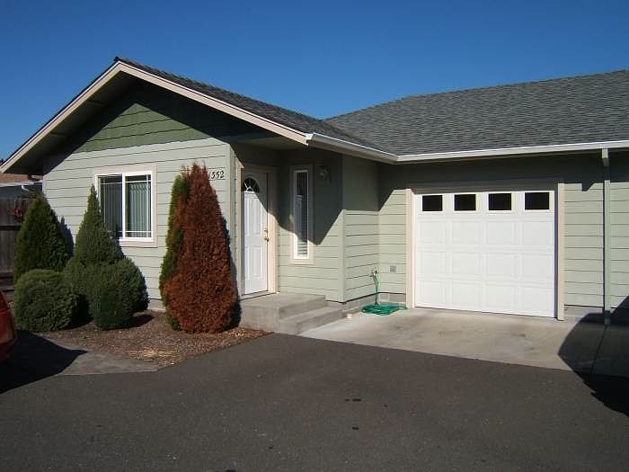 1st image of 1352 Willow Ln
