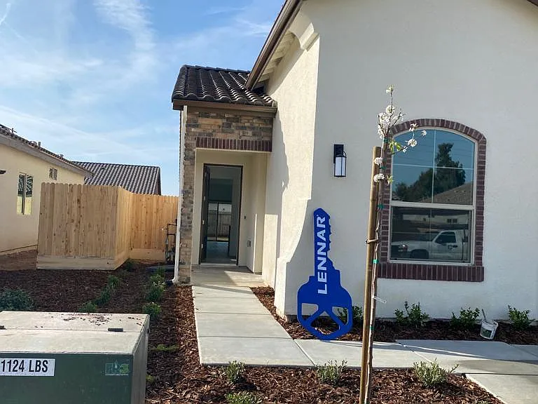 6073 E Fillmore Ave — Photo 3