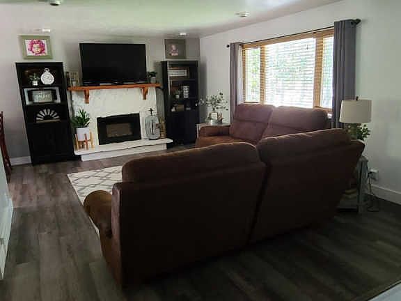 3rd image of 839 Lakeview Dr