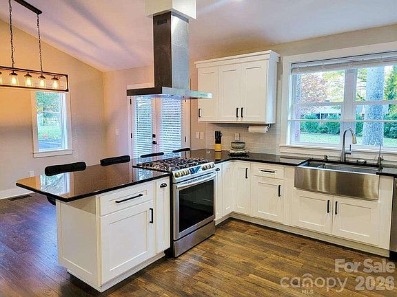 3rd image of 141 Carnegie Rd