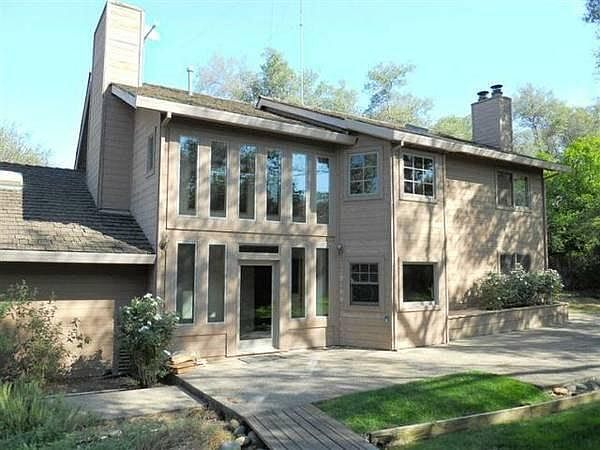 landscaped, taken care by owners