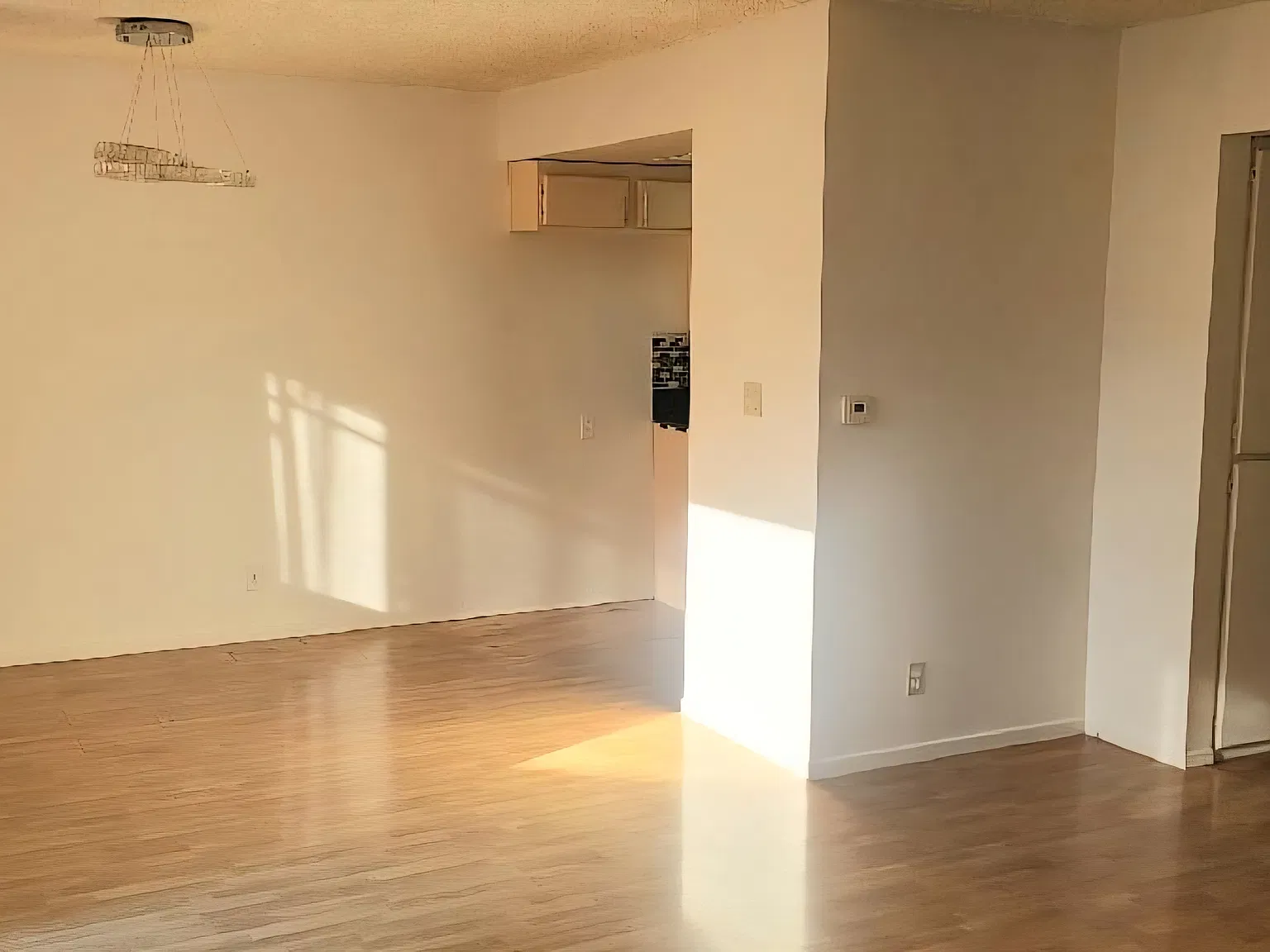 2 bed, 900 sqft, $2,200 — Photo 3