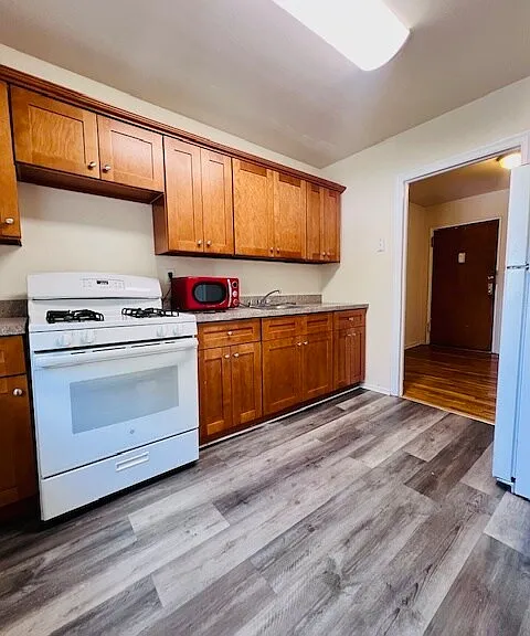 401 Park Ave #B — Photo 10