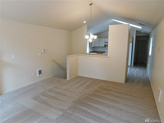 4th image of 6528 NE Pine St