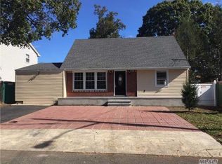 20 Miller Pl, Huntington Station, NY 11746