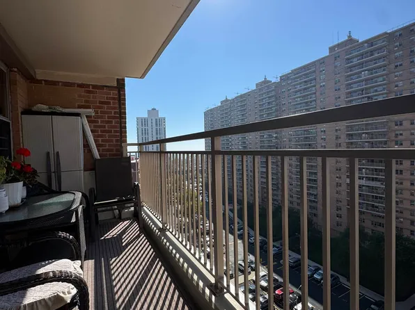 464 Neptune Avenue image 2 of 8