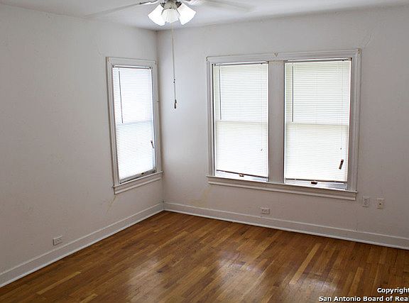 3rd image of 814 Vanderbilt St