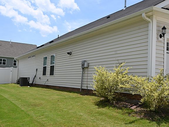 4th image of 113 Sugarmaple Way