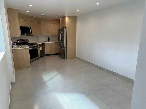 3rd image of 5805 Whitnall Hwy #10627