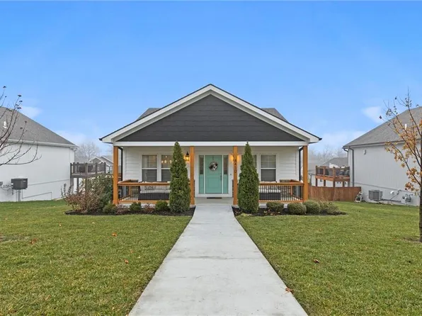 8459 Ottawa St, De Soto, KS 66018