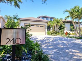 240 Grove Cir N, Dunedin, FL 34698