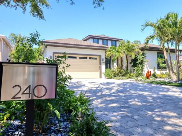 240 Grove Cir N, Dunedin, FL 34698