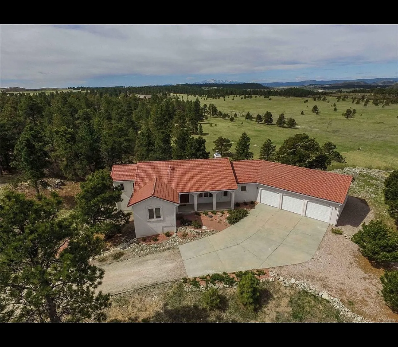 5 bed, 4734 sqft, $6,000 — Photo 2