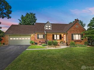 111 Castle Dr, Dayton, OH 45429