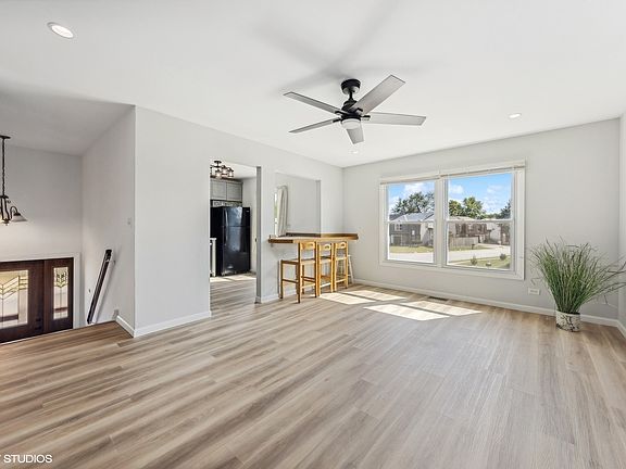 2nd image of 201 Coral Ct