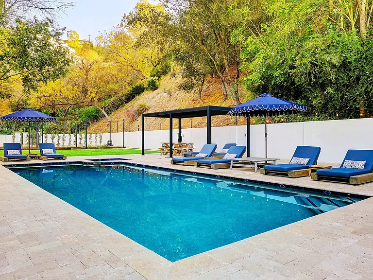 2570 Nichols Canyon Rd — Photo 1
