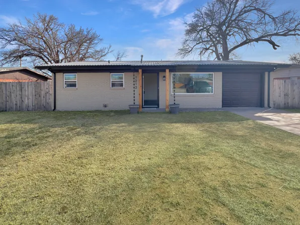 1212 9th St, Shallowater, TX 79363