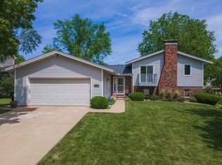 102 Colchester Dr, Normal, IL 61761