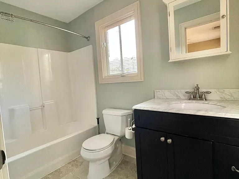 110 E Duffy St — Photo 9