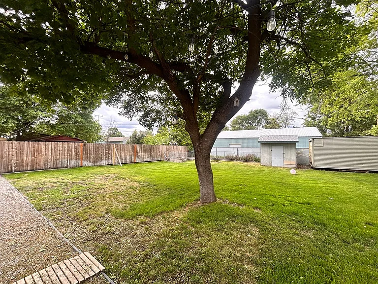 1927 E Marshall Ave — Photo 22
