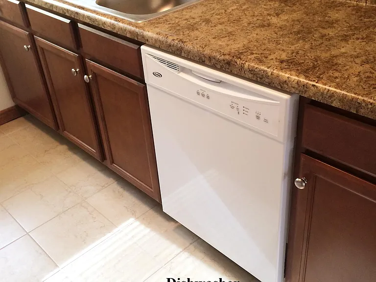 1350 El Camino Dr — Photo 4