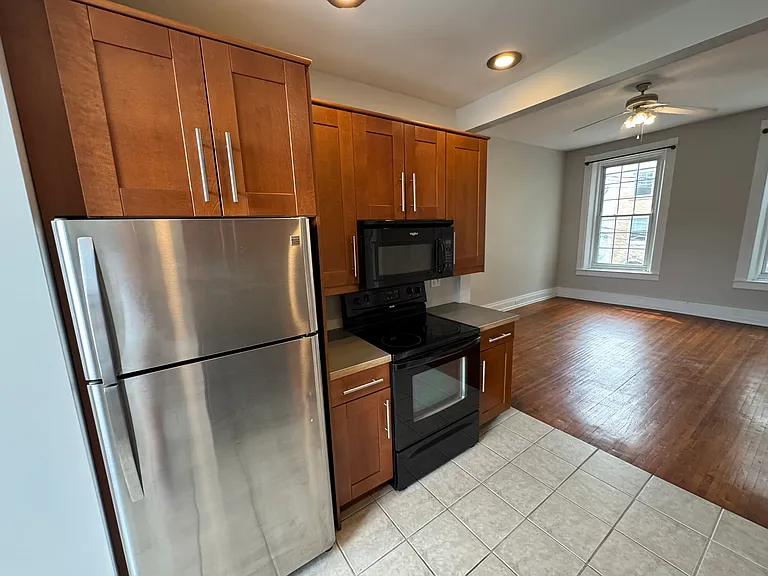 211 E King St #2 — Photo 1