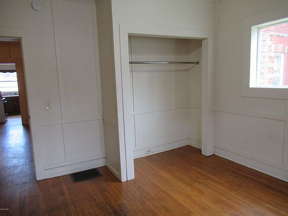3rd image of 423 Barker Ave NW