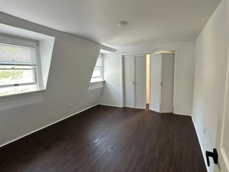 405 Saltaire Way — Photo 17