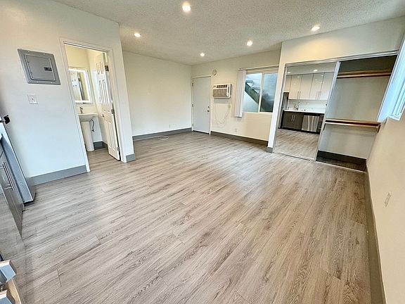5th image of 12117 Pacific Ave APT 1