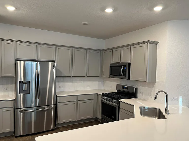 14213 Cantarra Dr — Photo 8