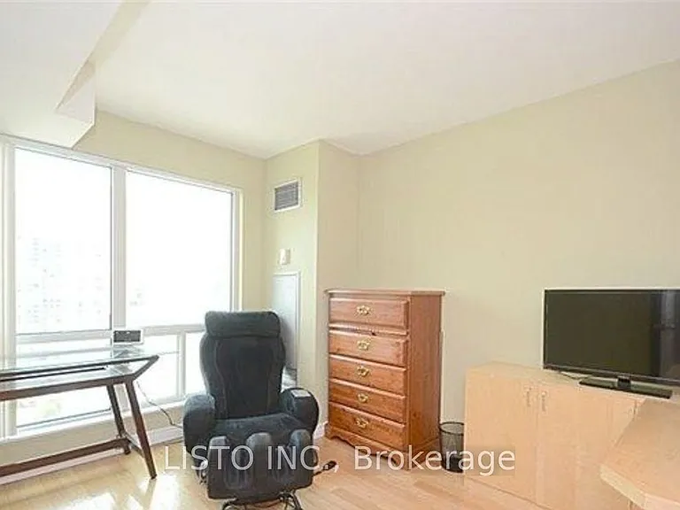 8 Lee Centre Dr #2009 — Photo 12