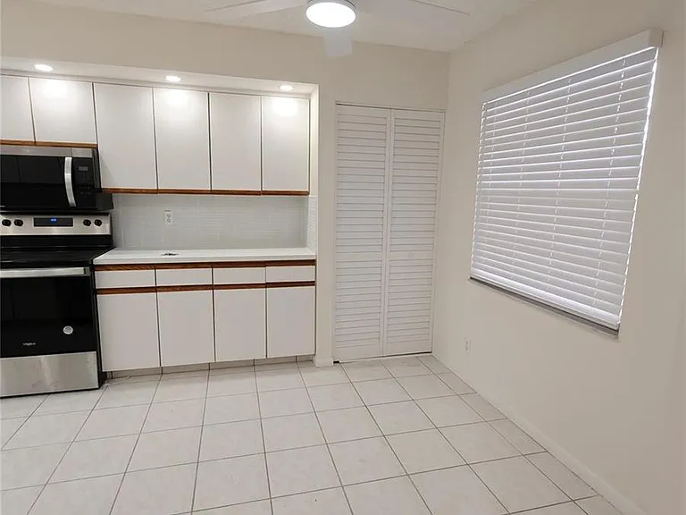1801 Eleuthera Point #J3 — Photo 7