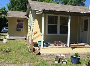 609 S Main St, West, TX 76691