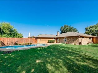 902 Woodhaven Ln, Garland, TX