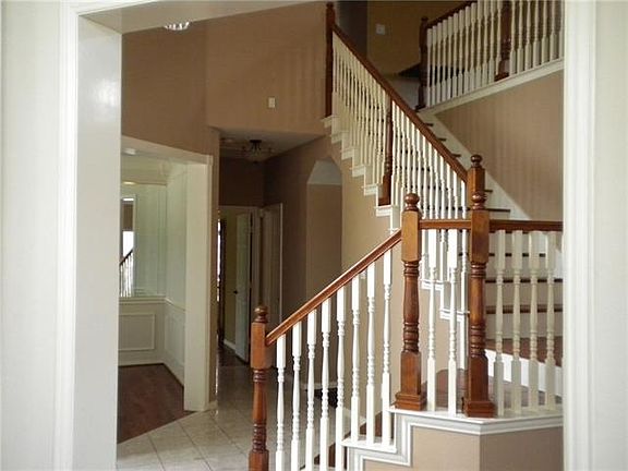 3rd image of 3825 Peppertree Dr