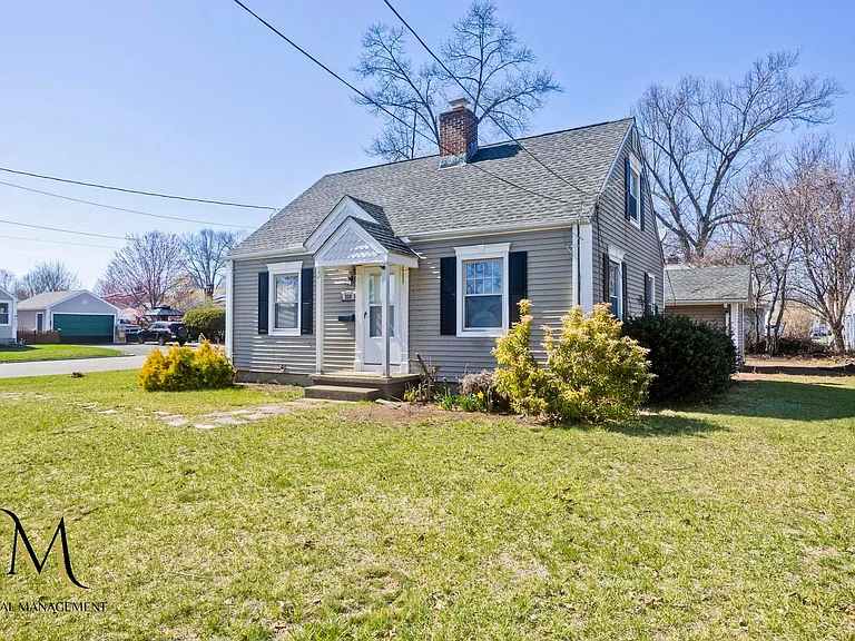 320 Island Pond Rd — Photo 24