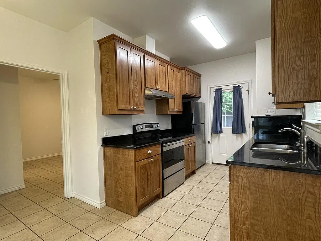 2 bed, 1.0 bath, 950 sqft, $1,425 — Photo 4