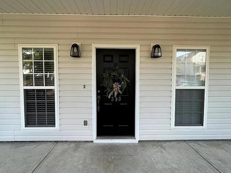 313 Castleburg Ln — Photo 3