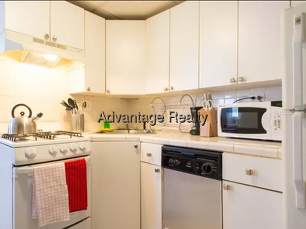 105 Sciarappa St APT 2, Cambridge, MA 02141