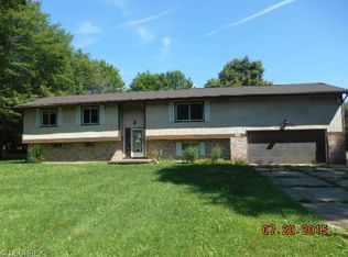 571 Valley Crest Dr, Akron, OH 44319