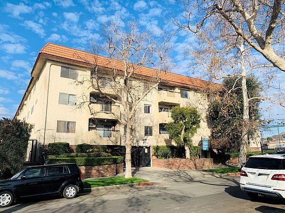 2nd image of 625 N Sycamore Ave APT 110