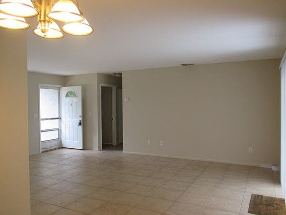 3rd image of 661 SW Granadeer Street