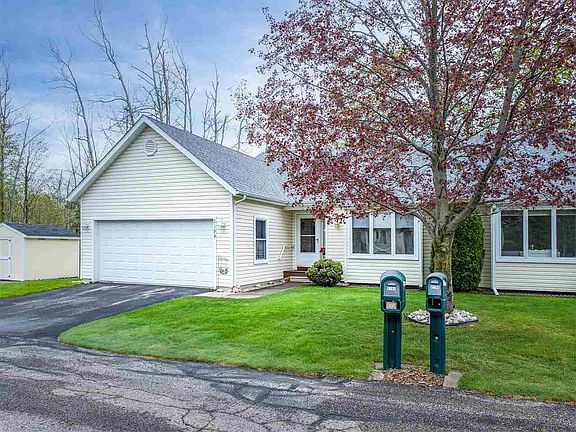 2nd image of 2194 Woods Ln