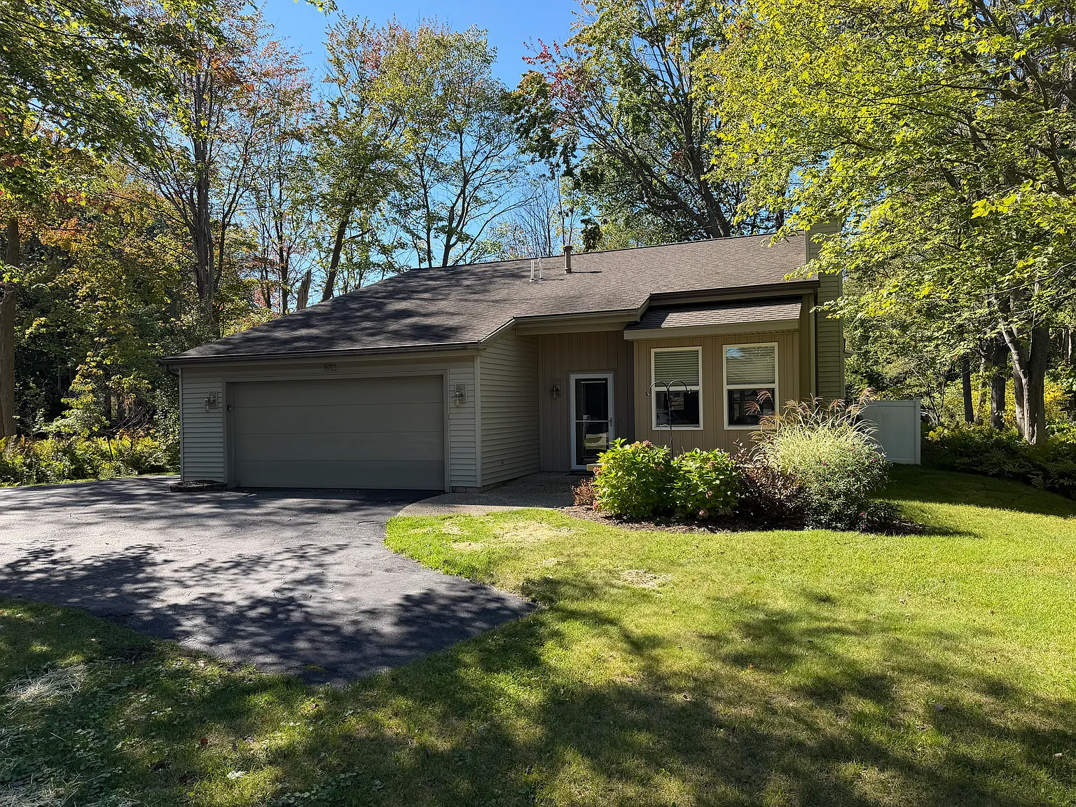 3 bed, 1496 sqft, $2,400 — Photo 1