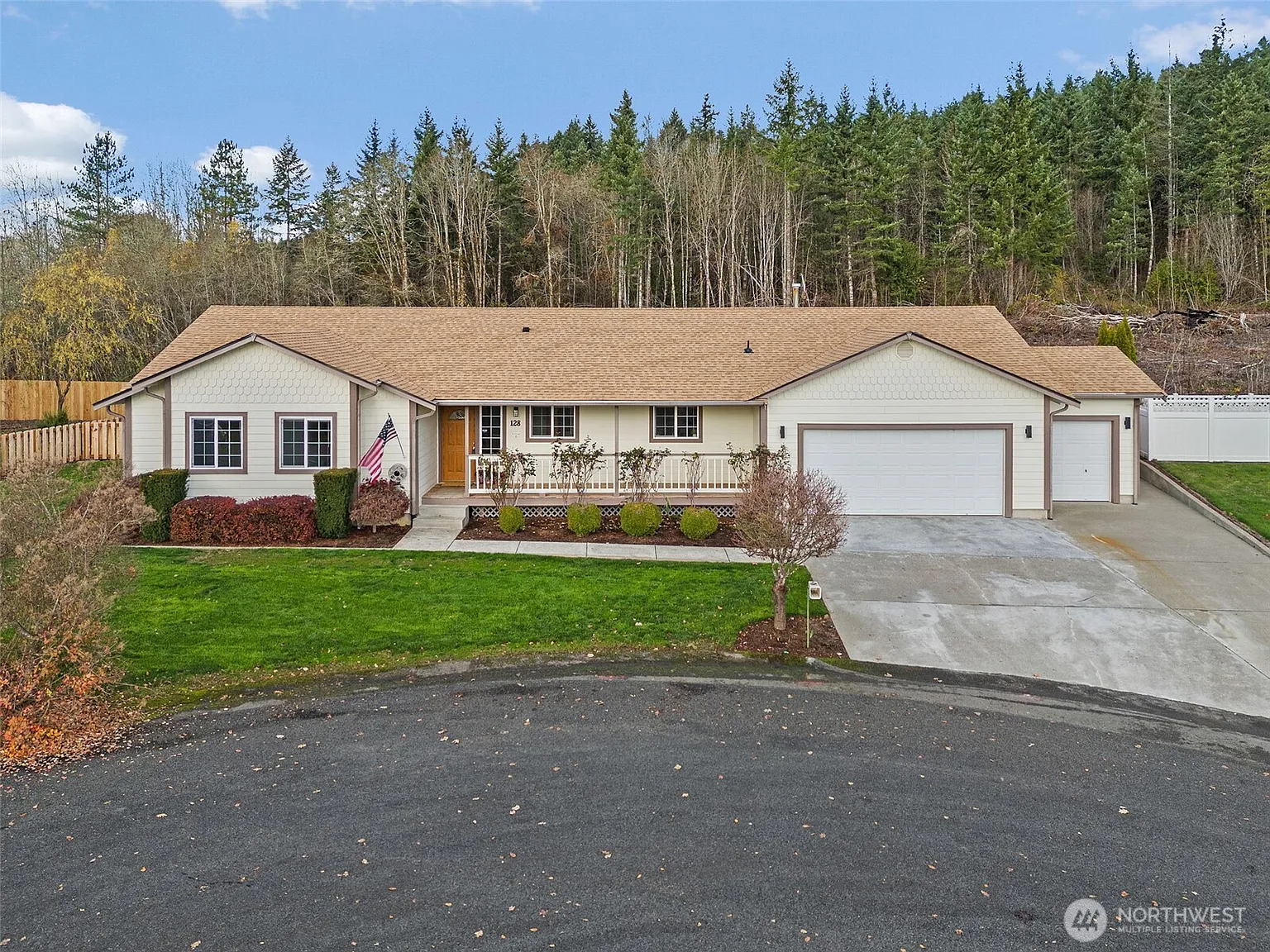 128 Trevor Lane photo 1