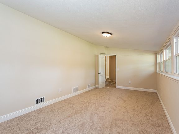 4th image of 1105 E Livingston St